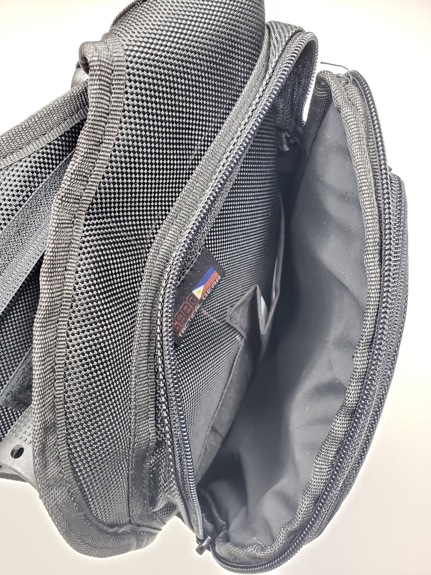 Concealed carry weapon sling bag v1 (right handed)